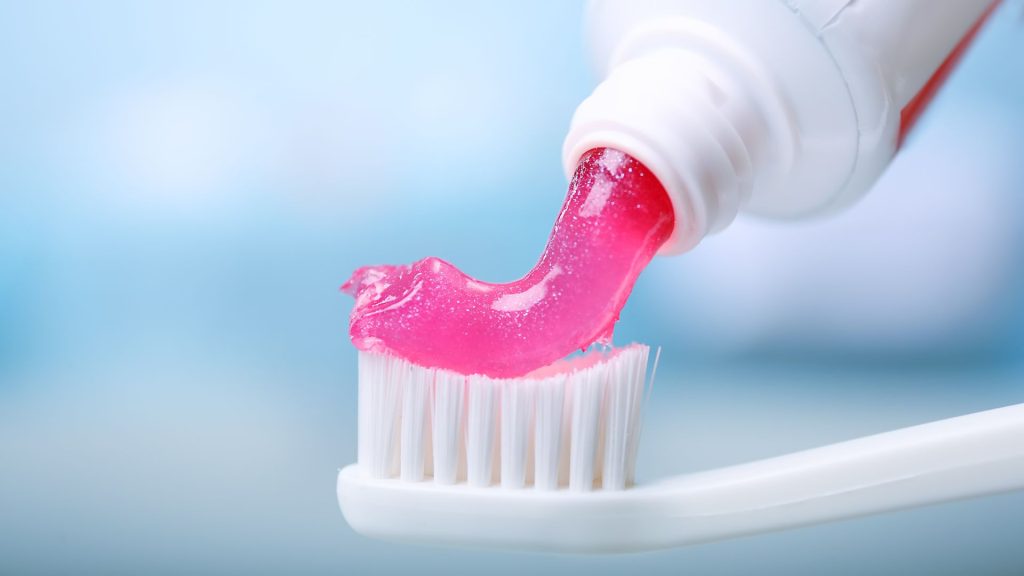 ideal daily oral hygiene routine - use fluoride toothpaste